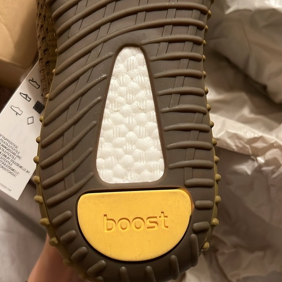 YEEZY BOOST 350 V2 - Picture 16 of 16